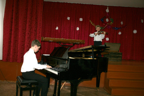 Sashko and Yurko playing a duet at their recent recital.