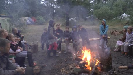 Evening meeting around the campfire