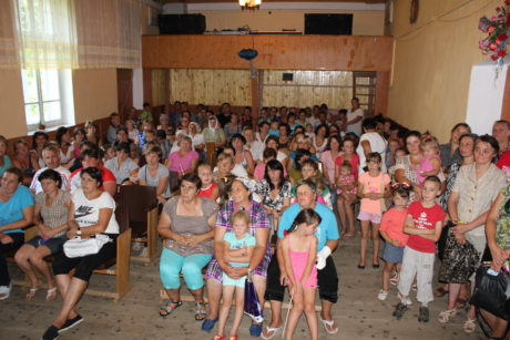 Crowds in the village of Pistyn
